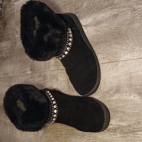 Canyon River Blues 'Anita' black furry rhinestone accented winter boots size 7 - Picture 2 of 13